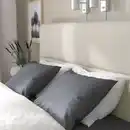 Bild 3 von HEMFJÄLLET Boxspringbett mit Bettkasten, Vesteröy fest/Näsfjället Odensvi hellbeige, 180x200 cm