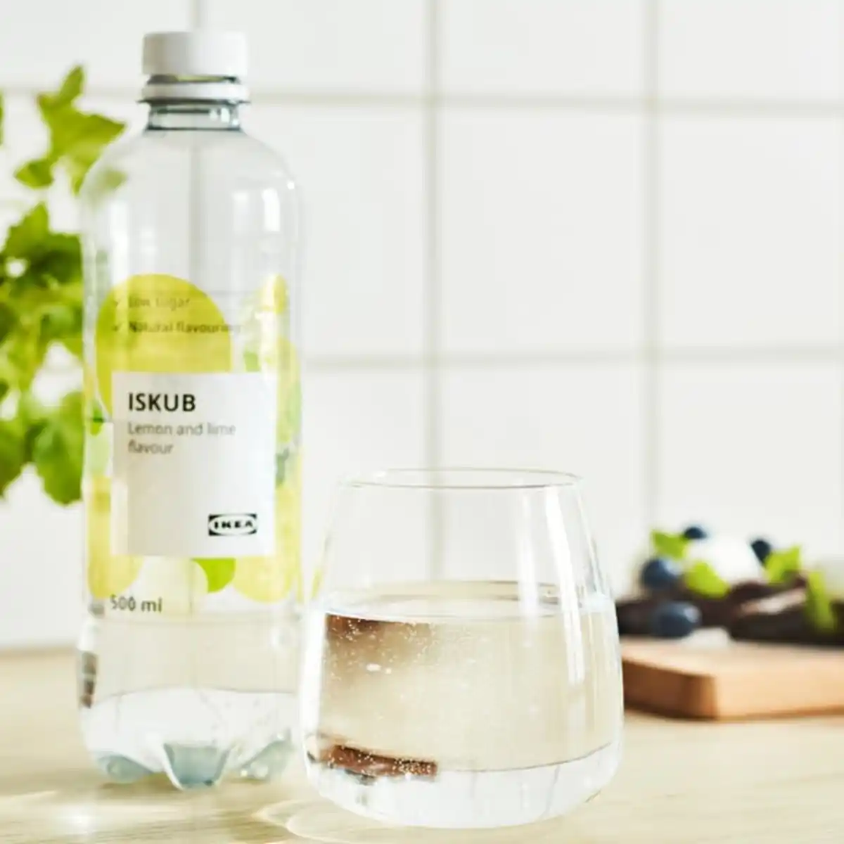 Bild 3 von ISKUB Sprudelgetränk, Zitronen-/Limettengeschmack/mit Zucker und Süßstoffen, 500 ml