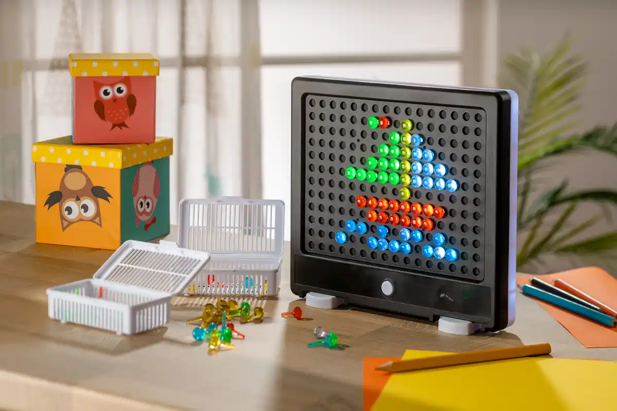 Bild 2 von IDEENWELT Steckperlenspiel mit Licht