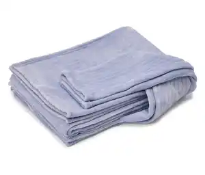 Kuscheldecke mit integrierten Ärmeln