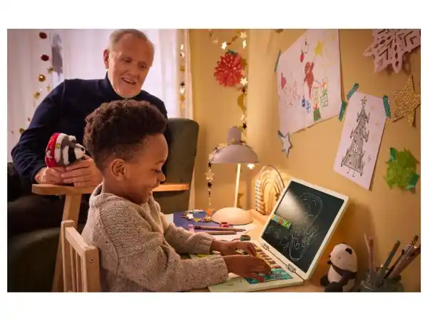 Bild 2 von Playtive Holz Magnettafel und Laptop FSC