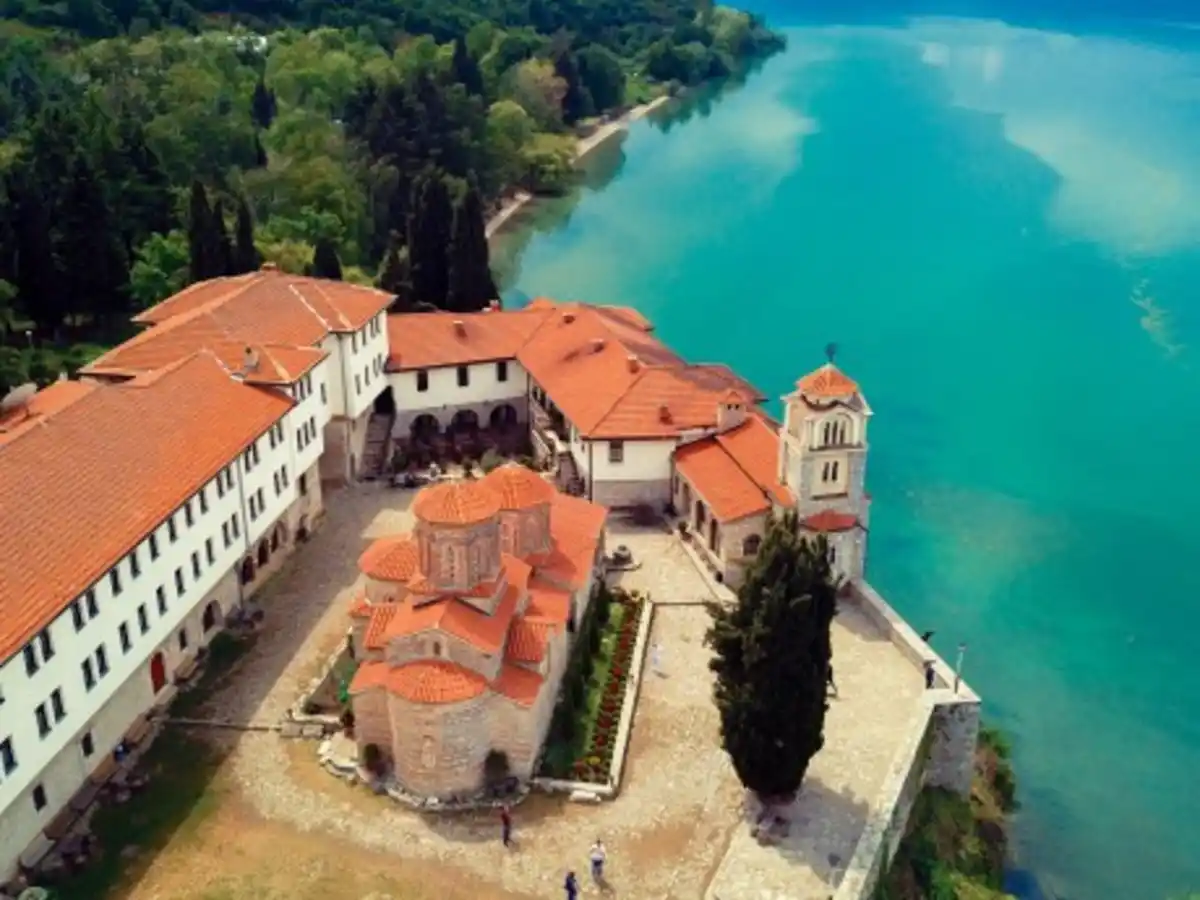 Bild 1 von Rundreisen Balkan: Flexible Mietwagen-Rundreise ab/an Tirana: Balkans Seezauber & Bergmomente