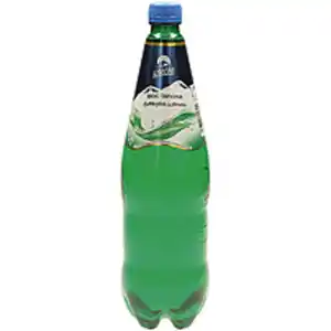 Kohlensäurehaltiges Erfrischungsgetränk mit Estragongeschmac...