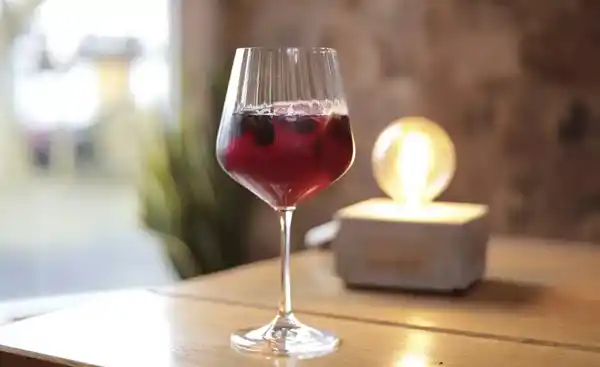 Bild 2 von Nachtmann Gin & Tonic Gläser mit Glastrinkhalmen 4er Set Tastes Good