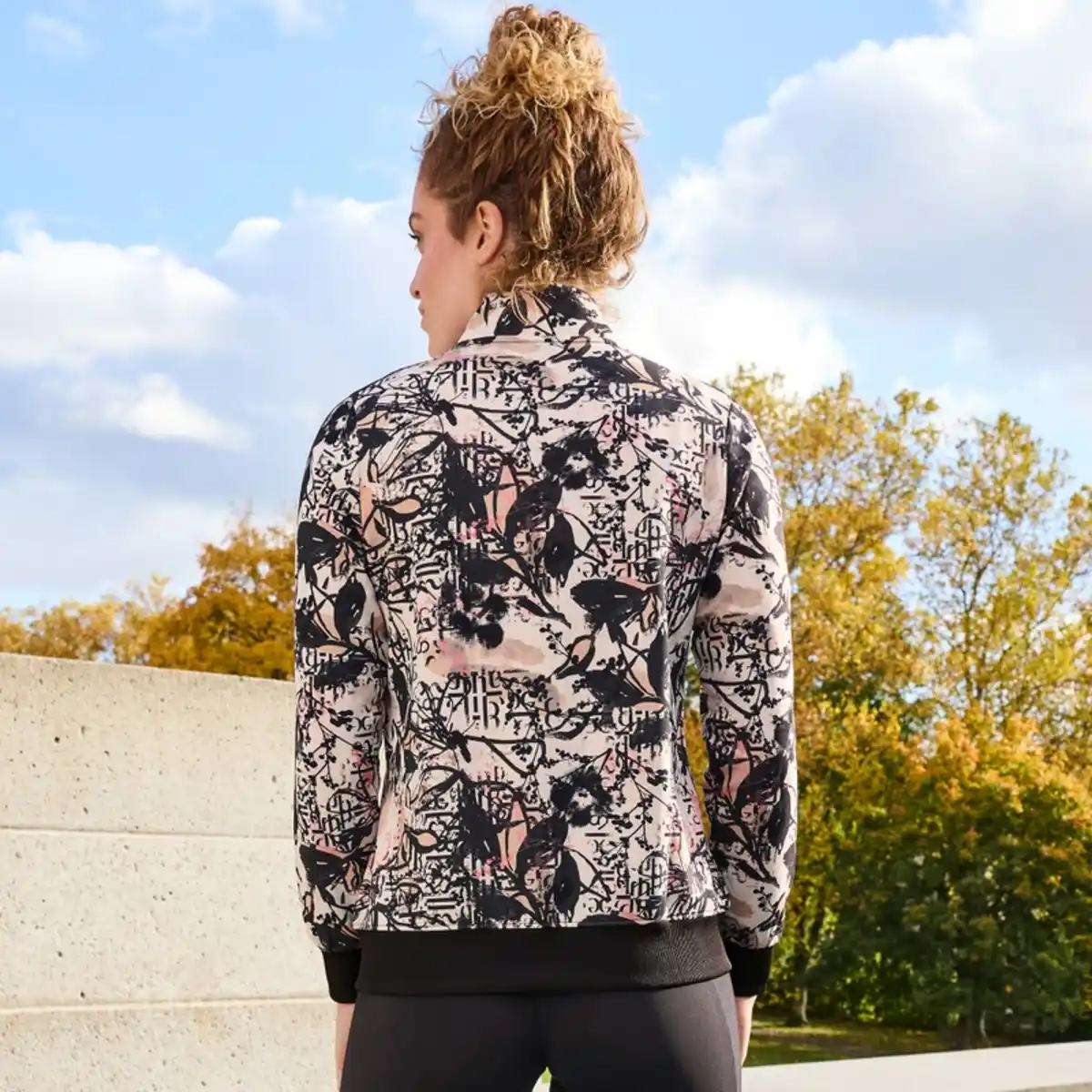 Bild 4 von Damen-Trainingsjacke mit Stehkragen