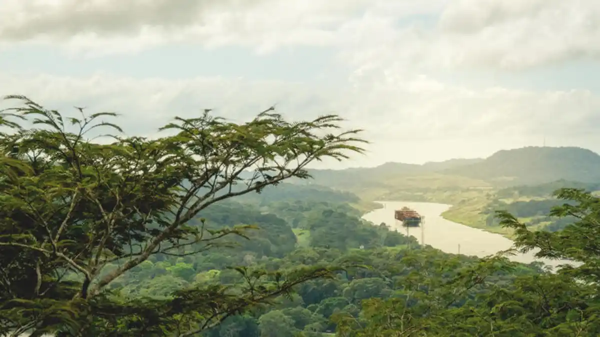 Bild 1 von Kreuzfahrten Transatlantik, Panamakanal & Südamerika: Kreuzfahrt mit Oosterdam von Barcelona/Buenos Aires bis Buenos Aires/Barcelona