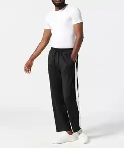 Jogginghose mit Seitenstreifen, schwarz