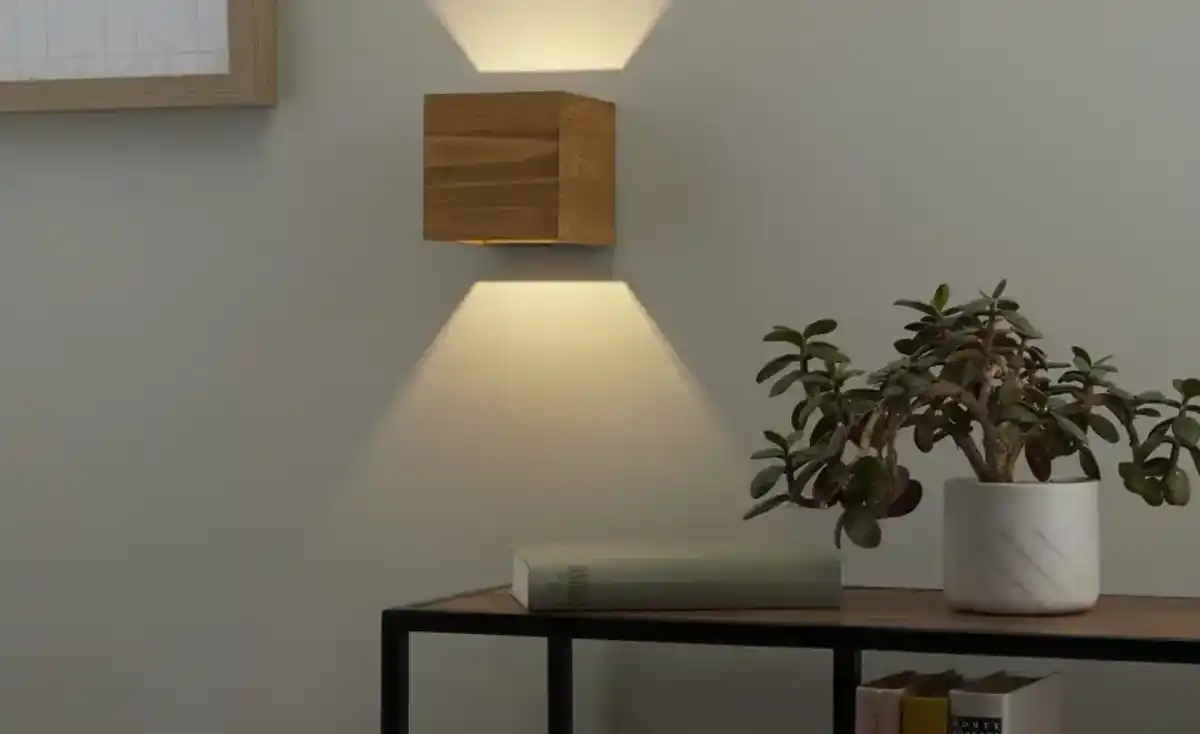 Bild 1 von Trio LED-Wandleuchte, Pinienholz ´Kubus´