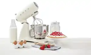 smeg Küchenmaschine SMF03CREU