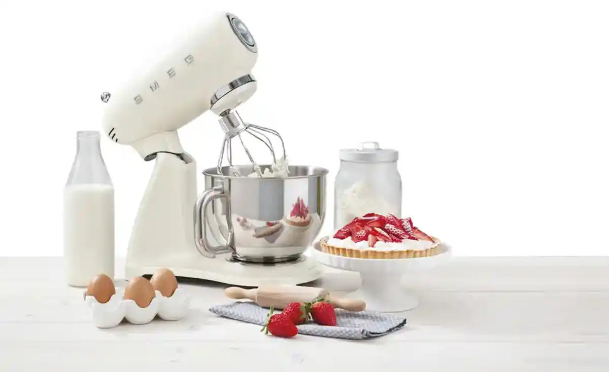 Bild 1 von smeg Küchenmaschine SMF03CREU