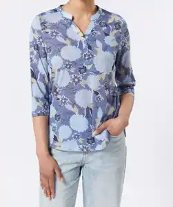 Shirt mit Blumendruck, blau bedruckt
