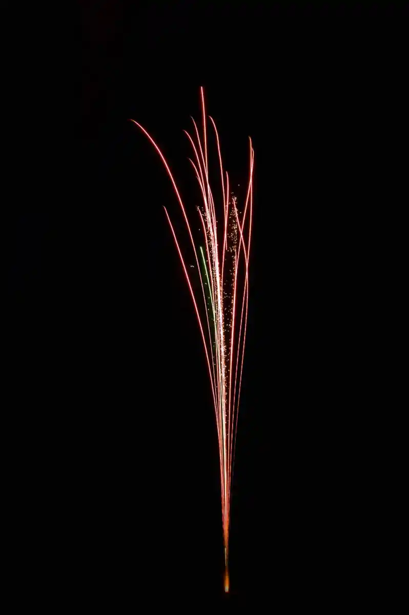 Bild 2 von COMET Verbund-Feuerwerk »Triple Action«