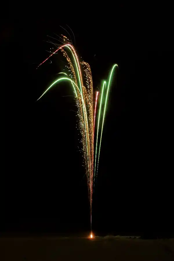 Bild 3 von COMET Verbund-Feuerwerk »Triple Action«