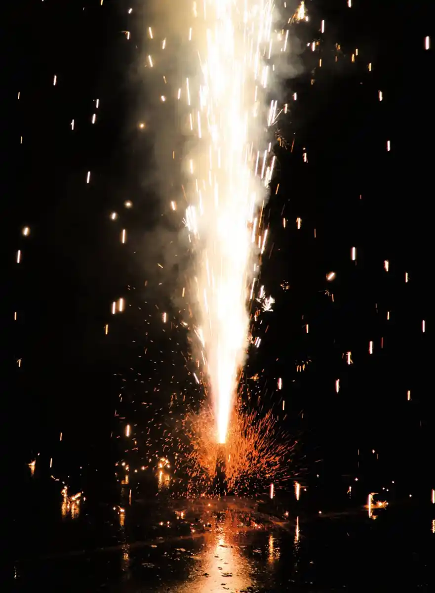 Bild 2 von WECO Bodenfeuerwerk »Schweizer Vulkan«