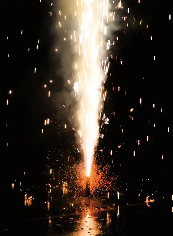 Bild 2 von WECO Bodenfeuerwerk »Schweizer Vulkan«