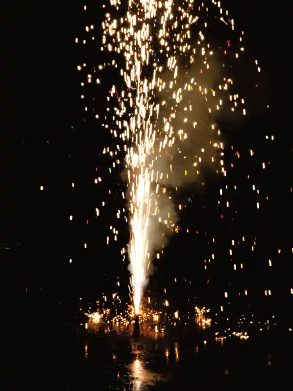 Bild 3 von WECO Bodenfeuerwerk »Schweizer Vulkan«