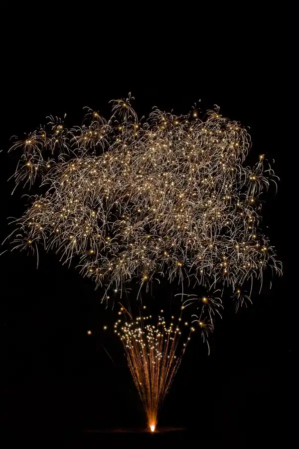 Bild 3 von COMET »Cosmic Clash« Feuerwerksbatterie