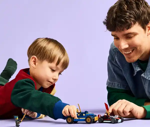 Bild 4 von LEGO NINJAGO 71840 Action-Autorennen: Rogue vs. Drix