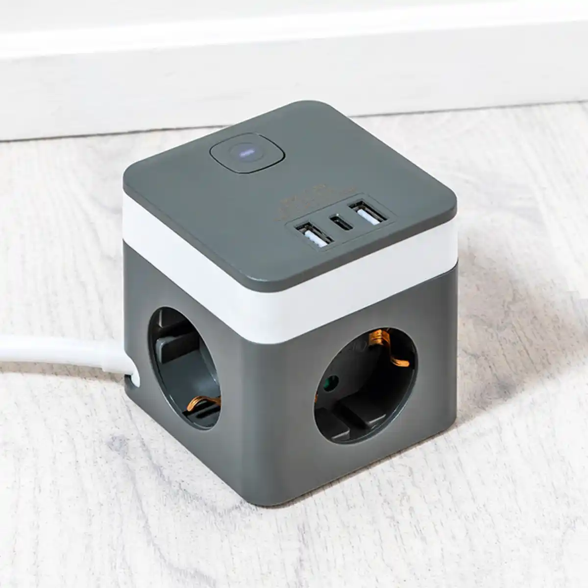 Bild 1 von Powertec Electric 3-Wege-Schuko-Steckdosentower