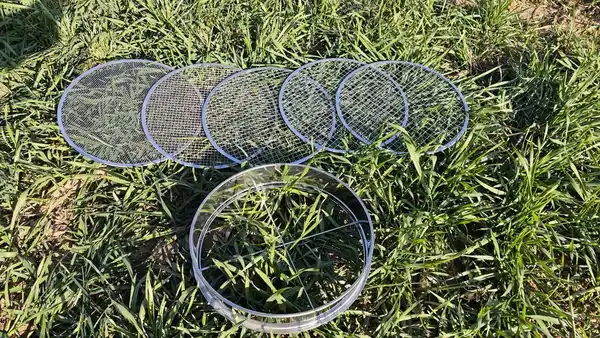 Bild 2 von 5in1 Garten-Sieb aus Kohlenstoffstahl, oberflächenverzinkt ca. 30 x 30 x 6.5cm