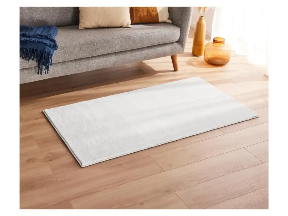 Bild 2 von LIVARNO home Teppich Felloptik 80x150cm (Hellgrau)