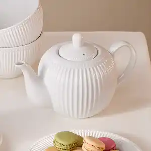 Teekanne mit integriertem Sieb, ca. 1,1 L