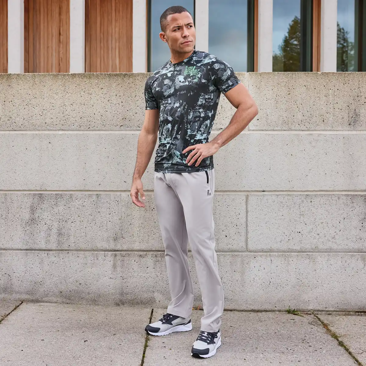 Bild 1 von Herren-Trainingshose mit Kordelzug