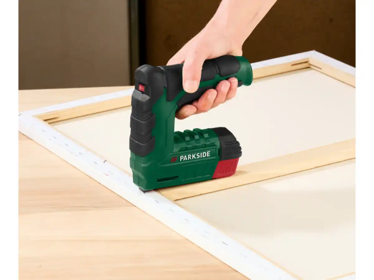 Bild 2 von PARKSIDE® 4V Akku-Tacker »PAT 4 D6«, mit integriertem Akku und Ladekabel