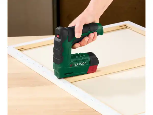 Bild 2 von PARKSIDE® 4V Akku-Tacker »PAT 4 D6«, mit integriertem Akku und Ladekabel