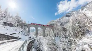 Eigene Anreise Schweiz - Graubünden: Winterzauber auf legendären Bahnstrecken in der 1. Klasse