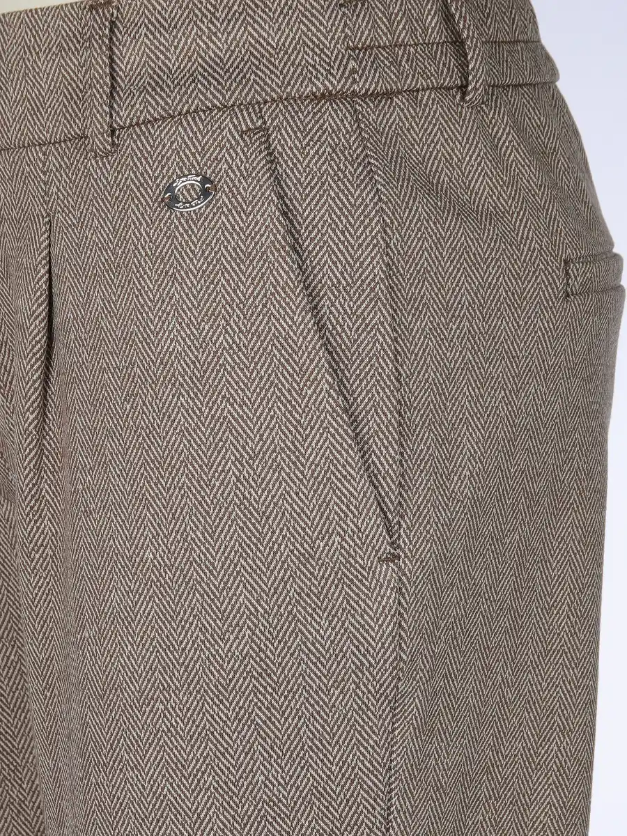 Bild 4 von Damen Cityjoggerhose im Fischgratdessin Weiß