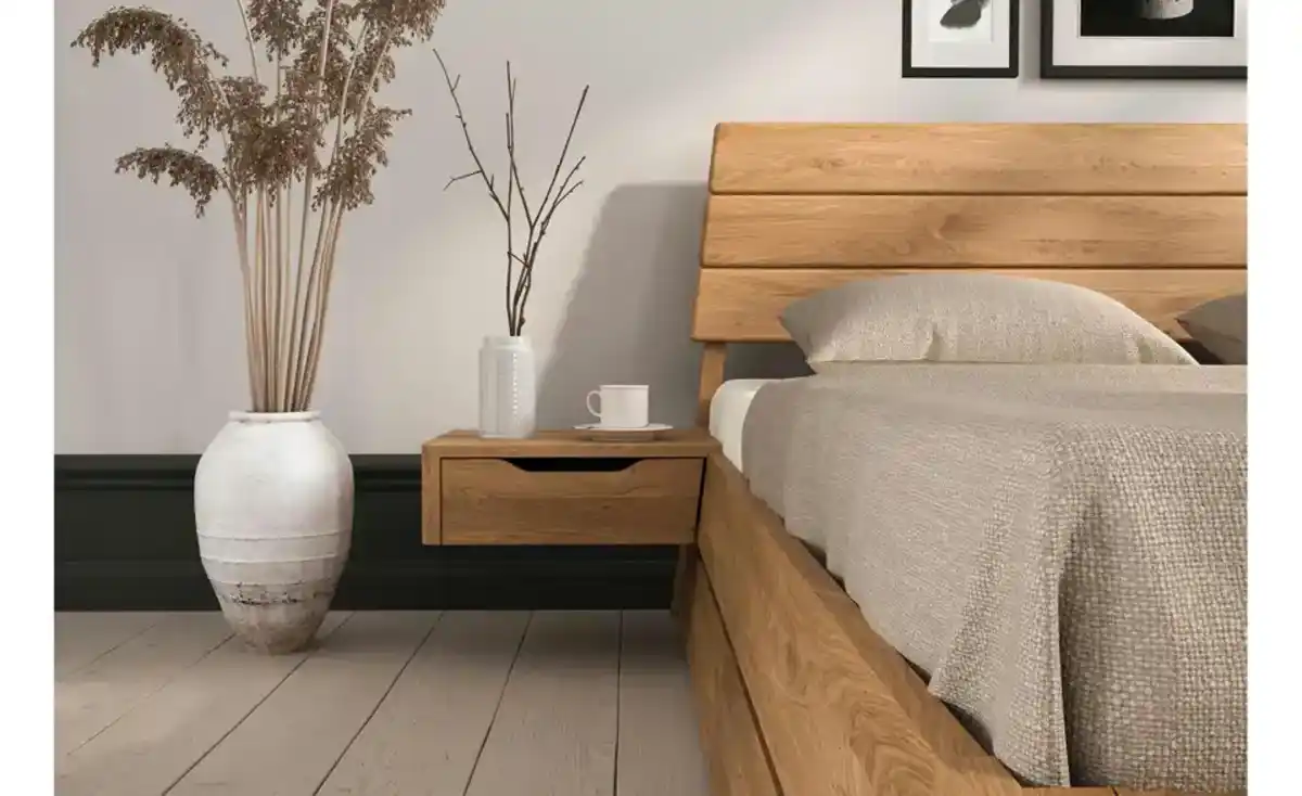 Bild 1 von Nachttisch hängend