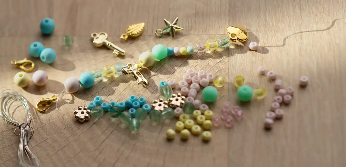 Bild 2 von IDEENWELT Perlen-Bastelset Pastell