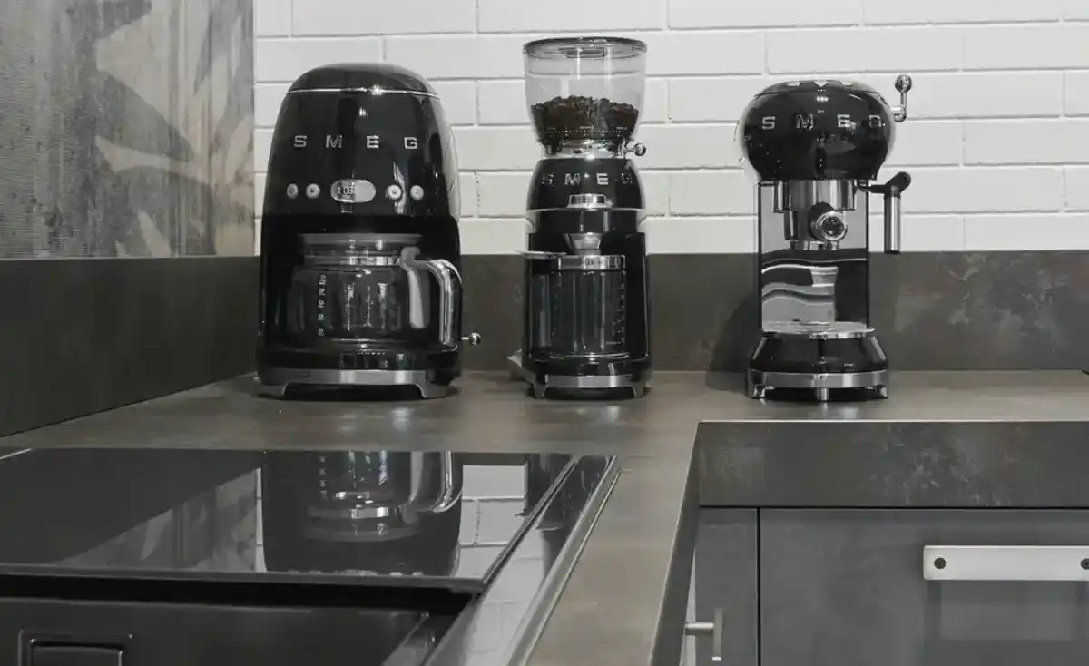 Bild 3 von smeg Kaffeeautomat DCF02BLEU