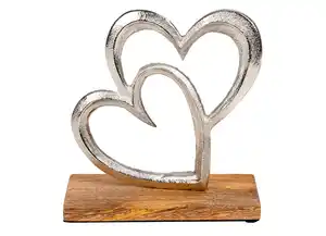 Metall-Herz auf Holzständer