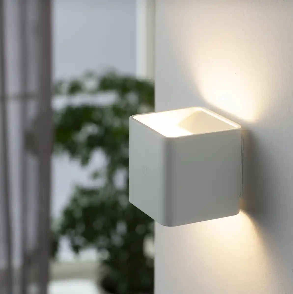 Bild 1 von IDEENWELT Akku-Wandleuchte weiß