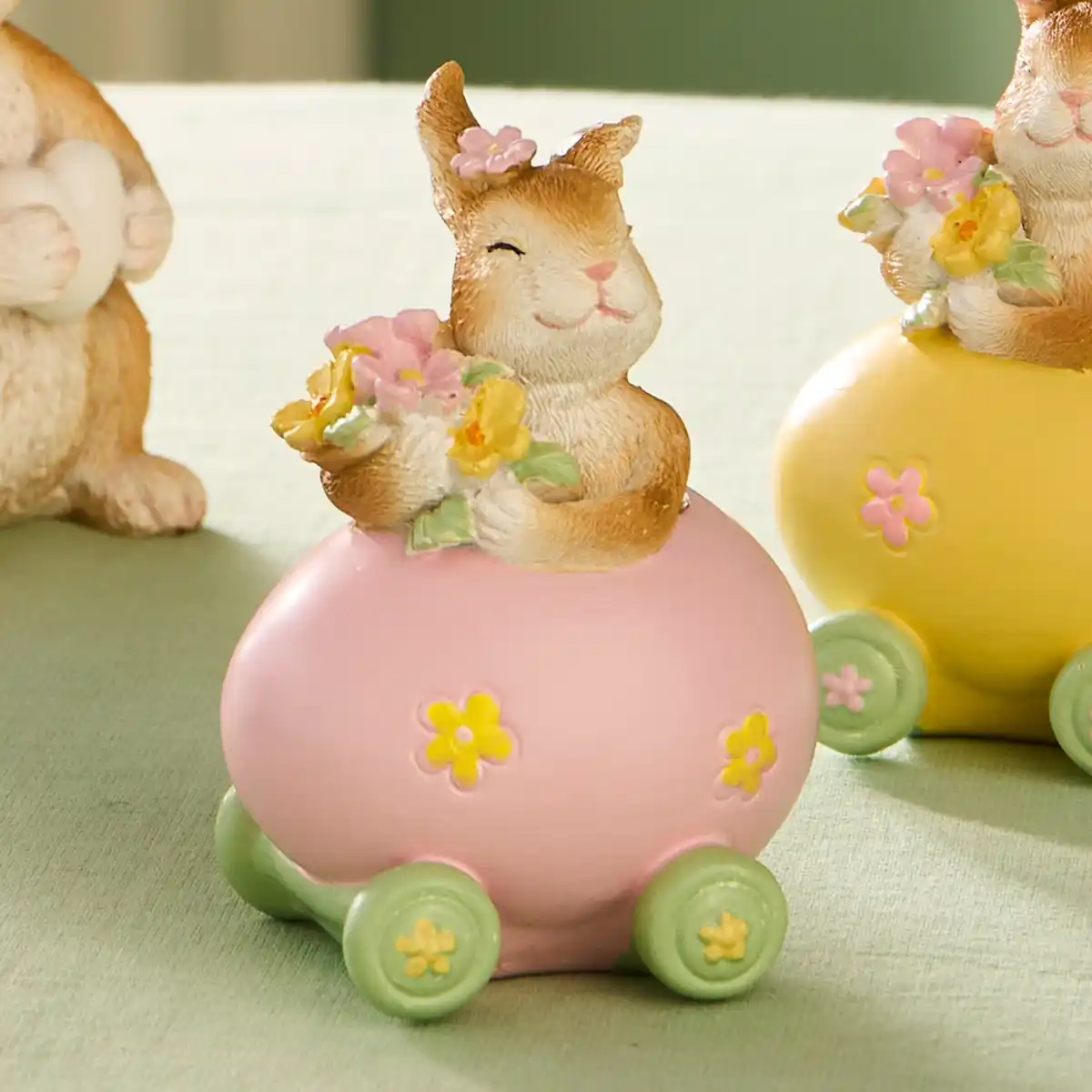 Bild 1 von Deko-Hase aus Polyresin, ca. 5,5x6,5x8,5 cm