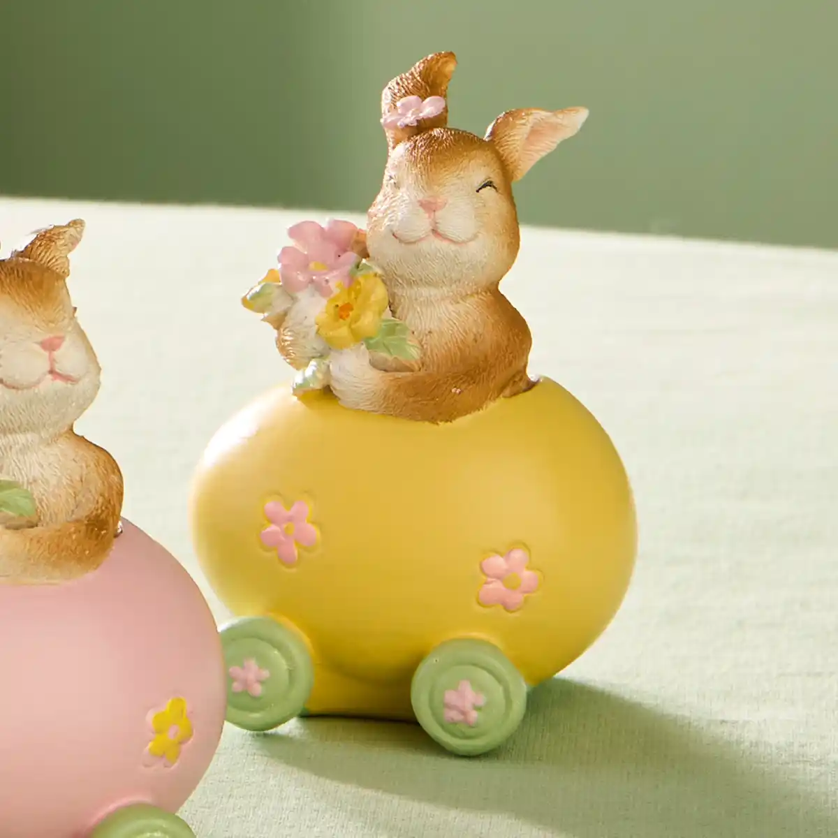 Bild 1 von Deko-Hase aus Polyresin, ca. 5,5x6,5x8,5 cm