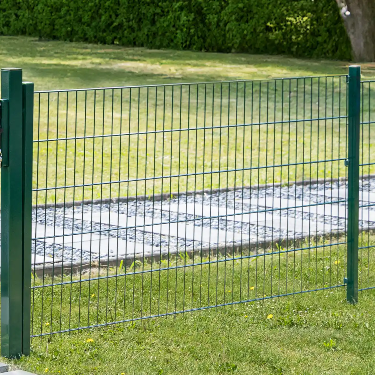 Bild 2 von Doppelstabmattenzaun Komplett-Set, ca. 83 cm x 10 m - Moosgrün