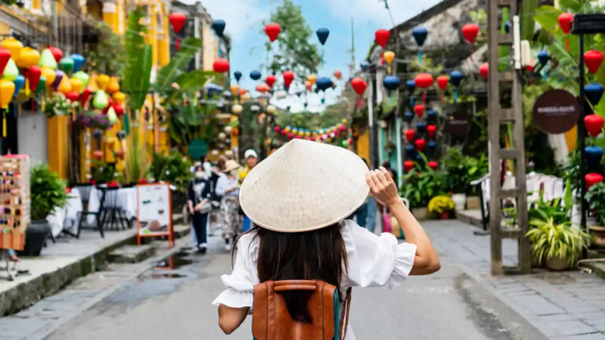 Bild 1 von Kreuzfahrten Südostasien, Malediven & Oman: Kreuzfahrt mit der VASCO DA GAMA von Ho-Chi-Minh bis Salalah inkl. Vietnam- & Kambodscha-Rundreise und Baden im Oman