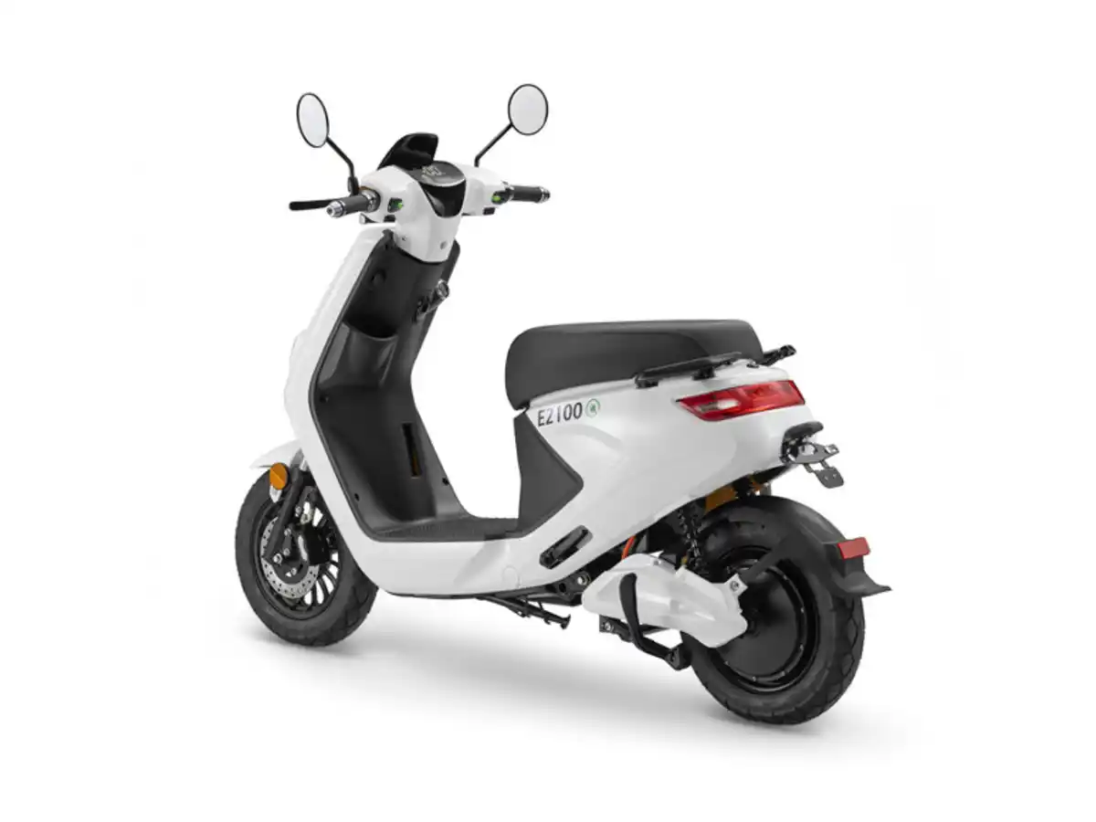 Bild 2 von Luxxon Elektroroller E2100 - 2000 Watt Motor, max. 45 km/h (Weiß)""