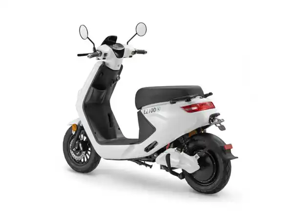 Bild 2 von Luxxon Elektroroller E2100 - 2000 Watt Motor, max. 45 km/h (Weiß)""