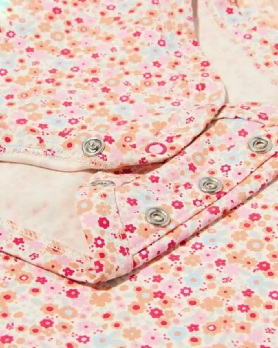 Bild 3 von Mitwachsender Baby-Strampler mit Blumen multicolor