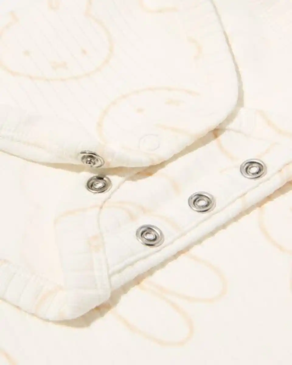 Bild 4 von Miffy mitwachsender Baby-Strampler LENZING™ ECOVERO™, gerippt eierschalenfarben