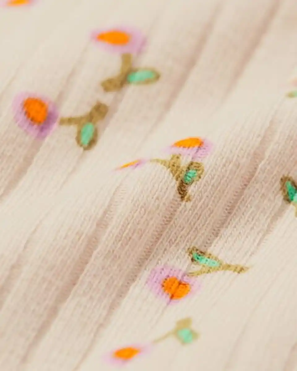 Bild 3 von Newborn mitwachsender Wickelstrampler, gerippt, Blumen ecru