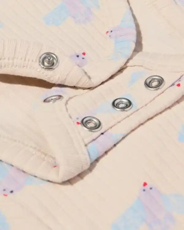 Bild 3 von Mitwachsender Newborn-Wickel-Strampler aus Ripp mit Tieren ecru