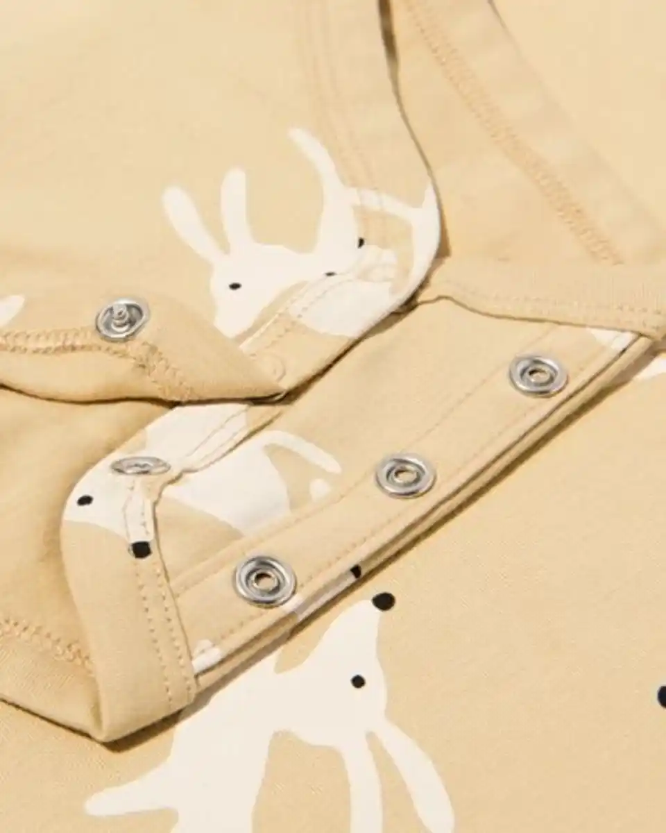 Bild 4 von Mitwachsender Baby-Strampler mit Hunden naturfarben