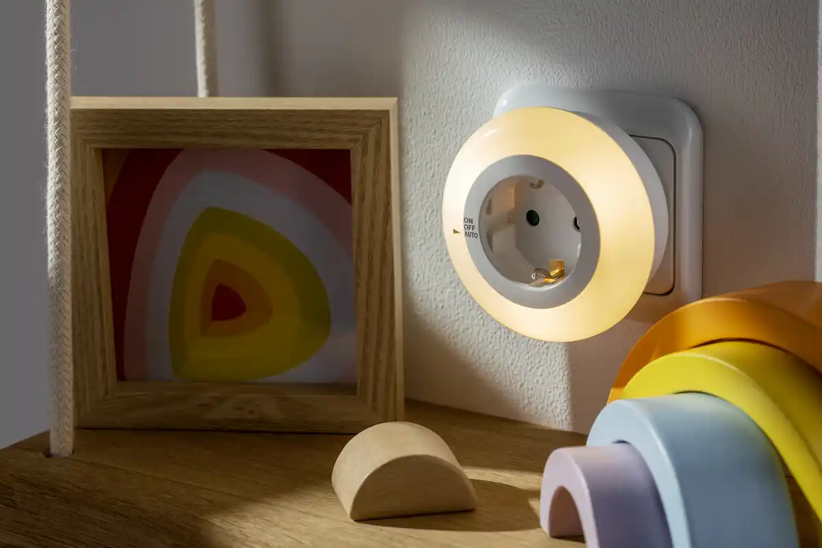 Bild 1 von IDEENWELT LED-Steckdosen-Nachtlicht
