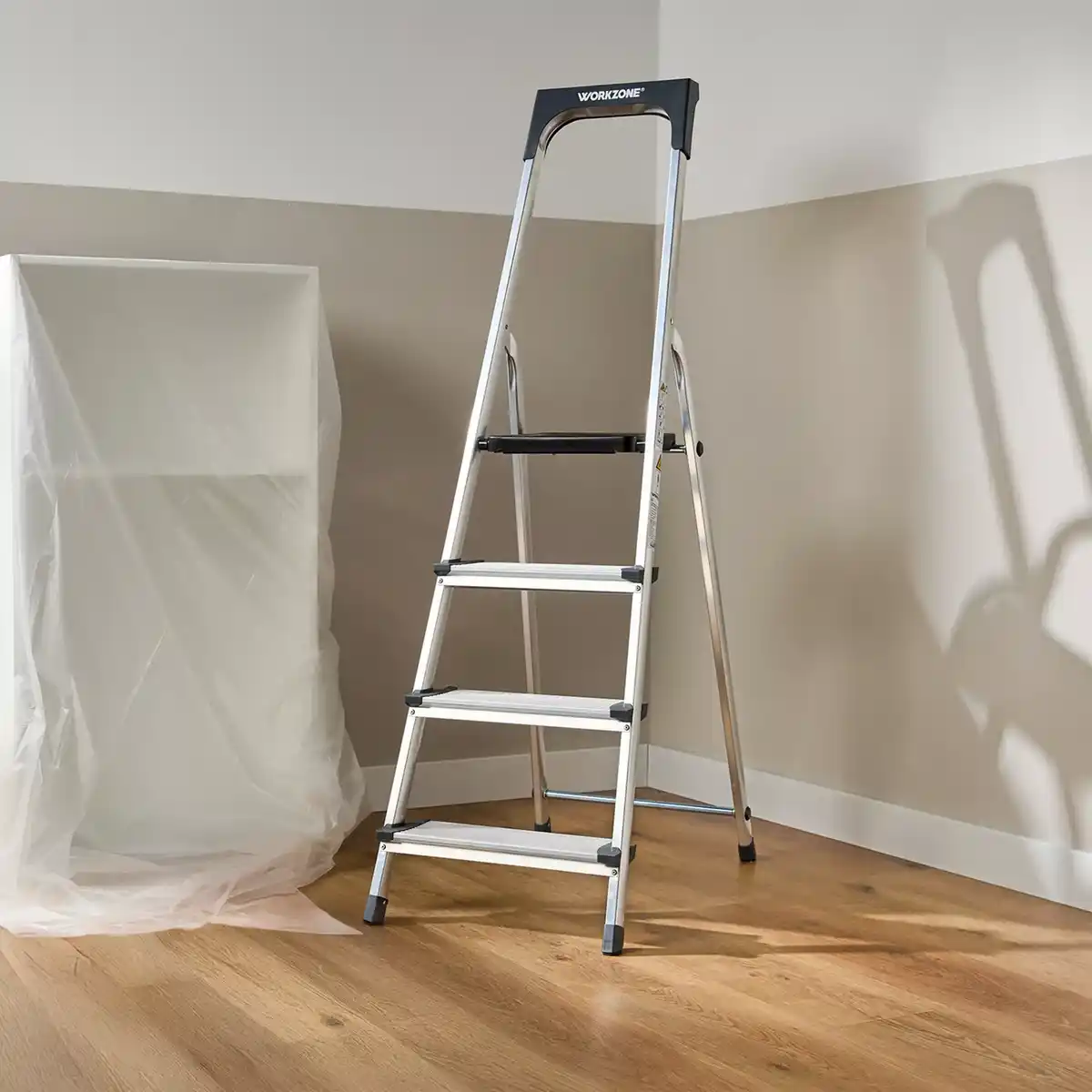 Bild 3 von WORKZONE 4-stufige Klappleiter