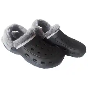 Clogs Größe 36 bis 45 aus Kunststoff in verschiedenen Farben mit Fell
